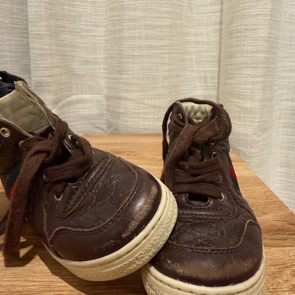 Gucci kids shoes size 24